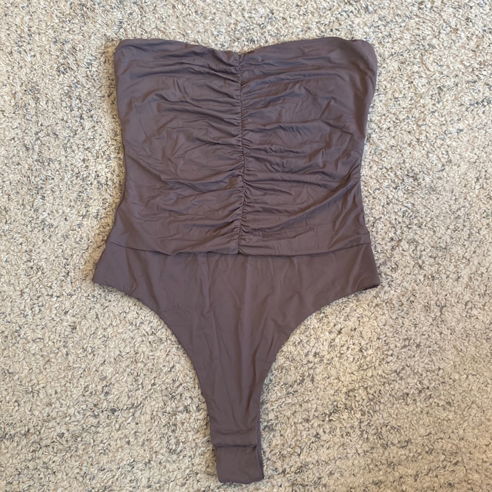 White Fox deep taupe bodysuit SIZE L